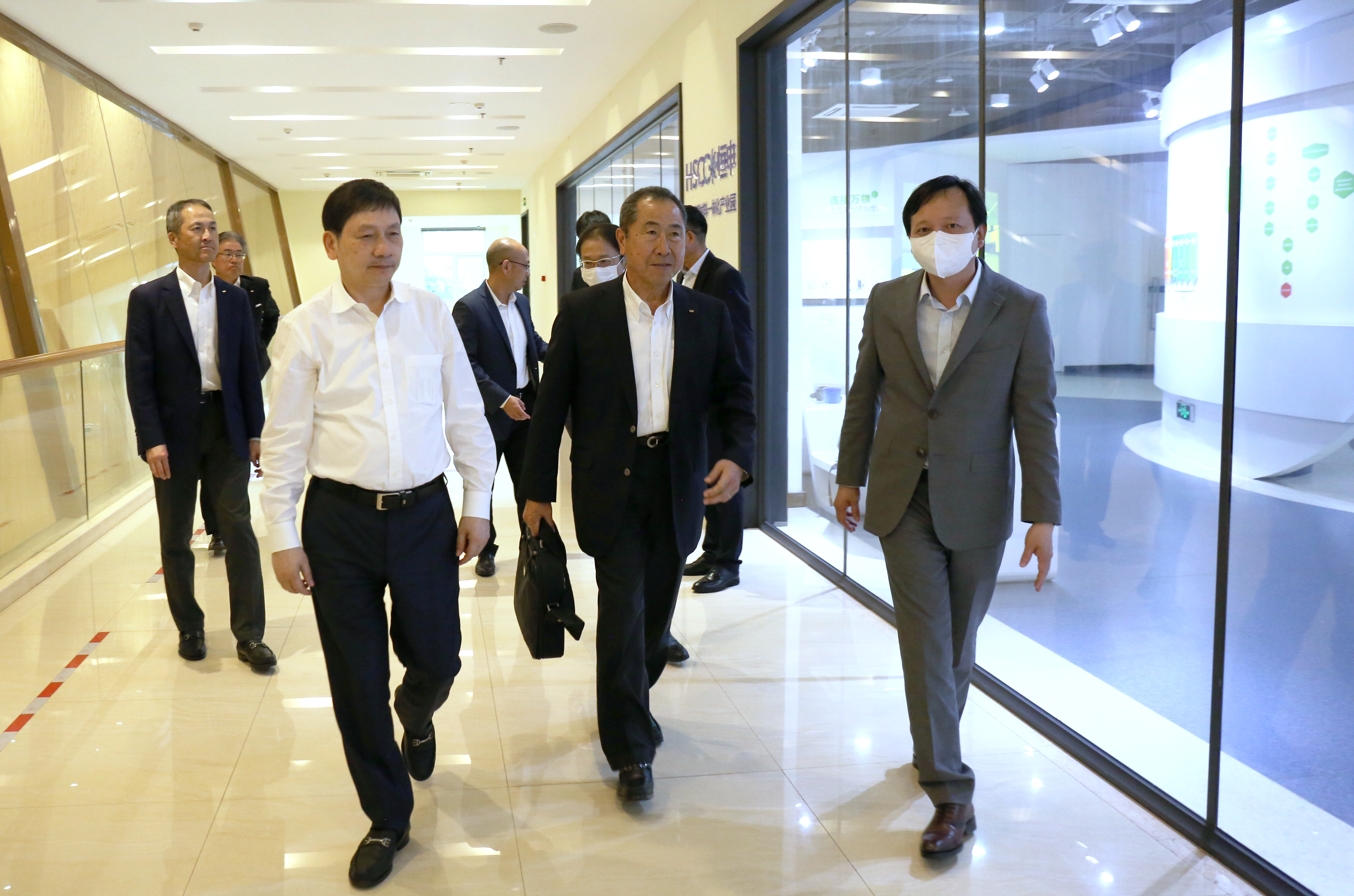 President Katsusaku Miki and President Ryuji Takamoto of TMT Machinery Corporation visited Highsun Group 